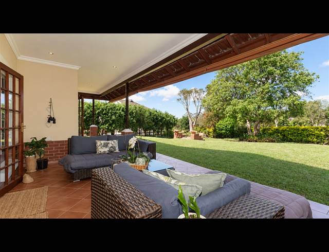 3 BEDROOM TOWNHOUSE FOR SALE IN HILLCREST CENTRAL